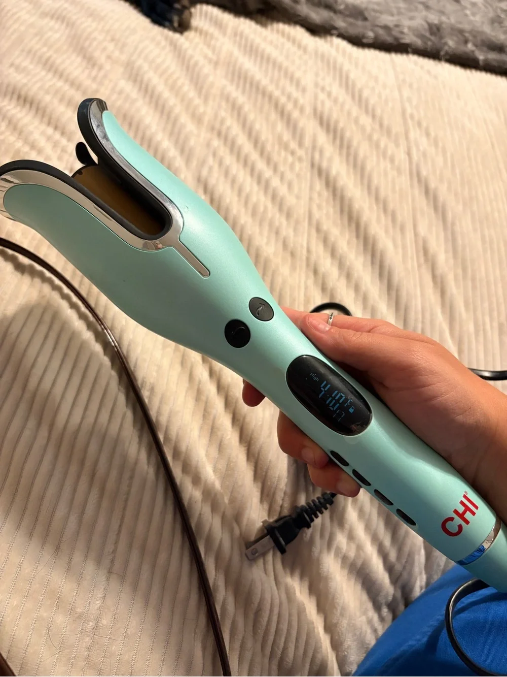 CUI Mint Green Automatic Hair Curler with Digital Display